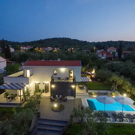 Villa Rossa *