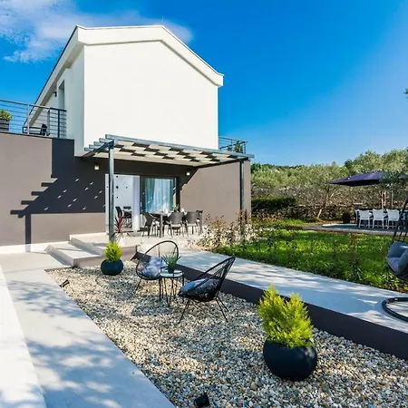 Villa Rossa *