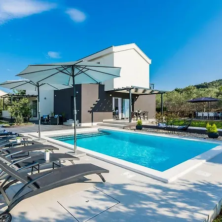 Rossa Villa *