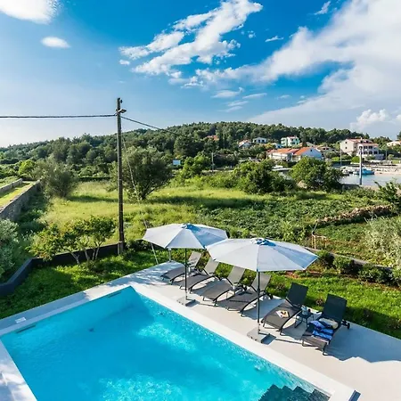 Rossa Villa *