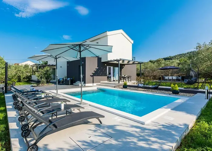 Rossa Villa *